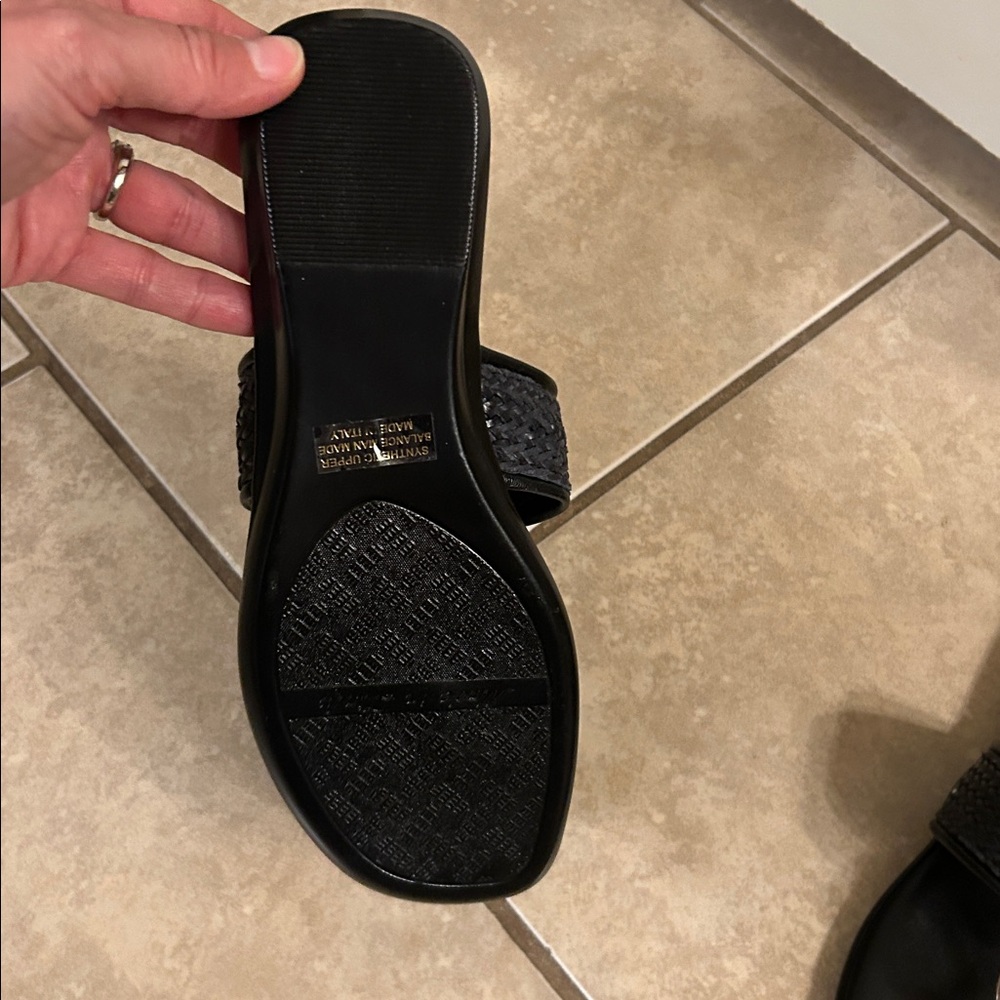 Italian Shoemakers 6 Black Sandals with silver Ring Like NEW - Picture 3 of 5